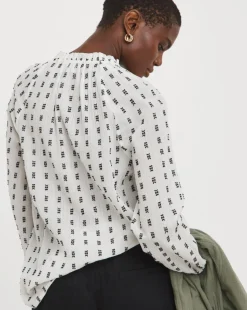 Contrast Dobby Collarless Blouse