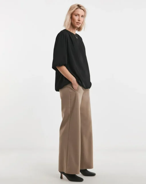 Short Bubble Sleeve Top